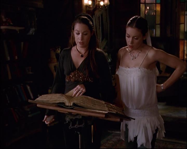 Charmed-Online-dot-net_808BattleOfTheHexes1794.jpg