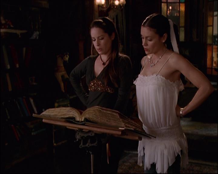 Charmed-Online-dot-net_808BattleOfTheHexes1805.jpg