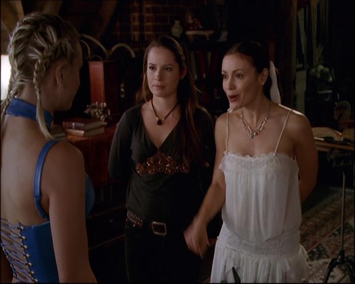 Charmed-Online-dot-net_808BattleOfTheHexes1827.jpg