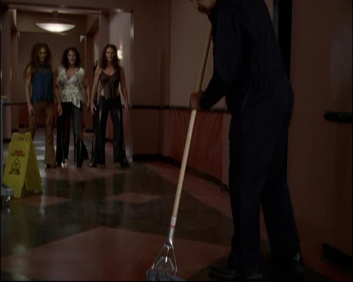 Charmed-Online-dot-net_809HulkusPocus1812.jpg