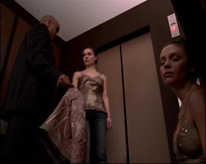 Charmed-Online-dot-813RepoManor0705.jpg Charmed-Online-dot-813RepoManor0705.jpg