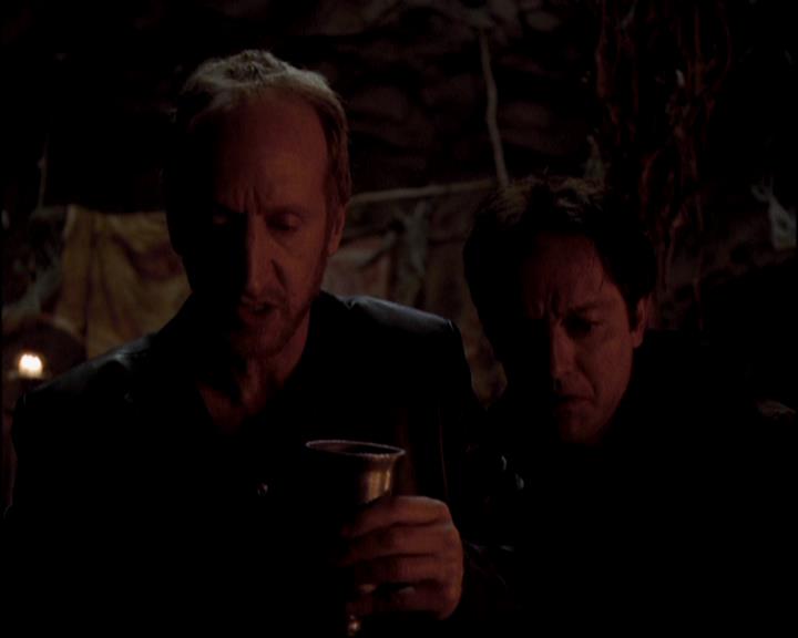 Charmed-Online-dot-816EngagedAndConfused0076.jpg