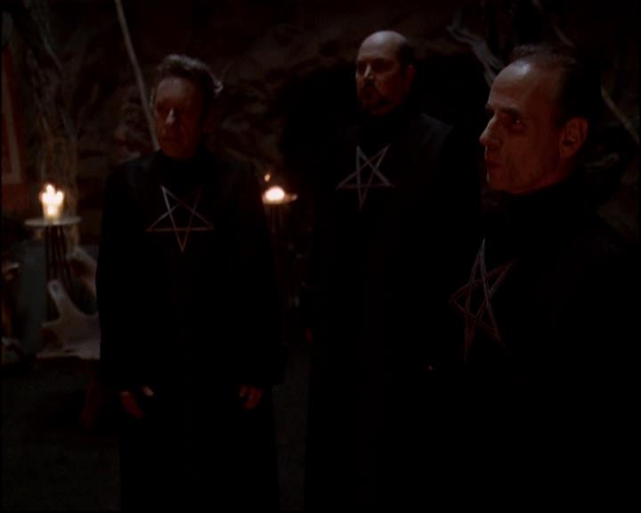 Charmed-Online-dot-816EngagedAndConfused1520.jpg