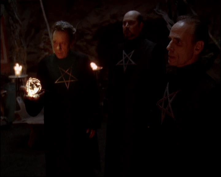 Charmed-Online-dot-816EngagedAndConfused1522.jpg Charmed-Online-dot-816EngagedAndConfused1522.jpg