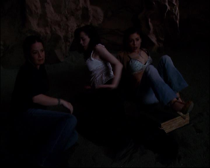 Charmed-Online-dot-820GoneWithTheWitches2124.jpg