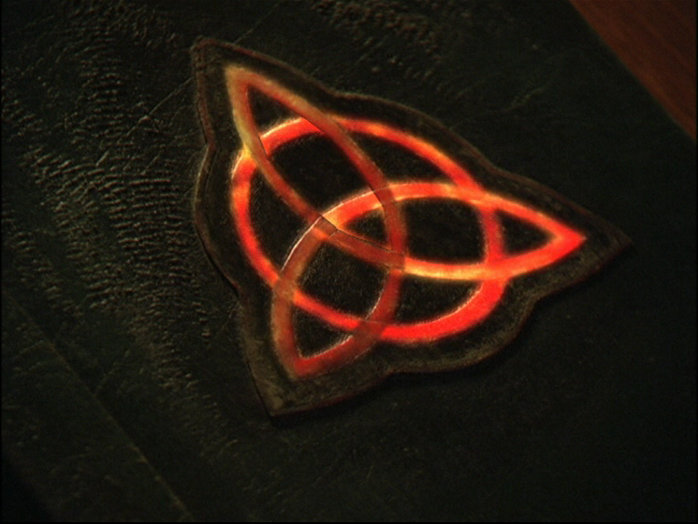 charmed-online_dot_net_OpeningCreditsS8-00084.png