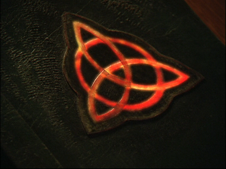 charmed-online_dot_net_OpeningCreditsS8-00030.png