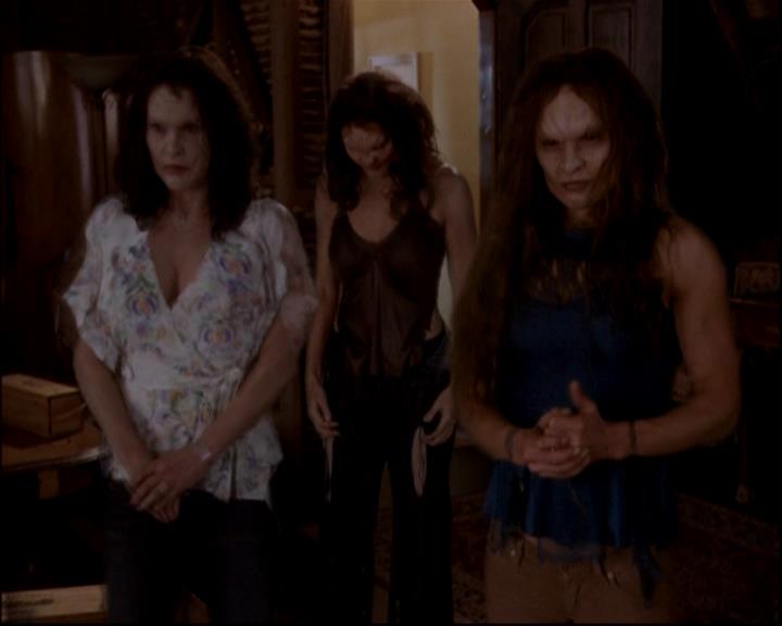 Charmed-Online-dot-TheMakingOfCharmed0006.jpg