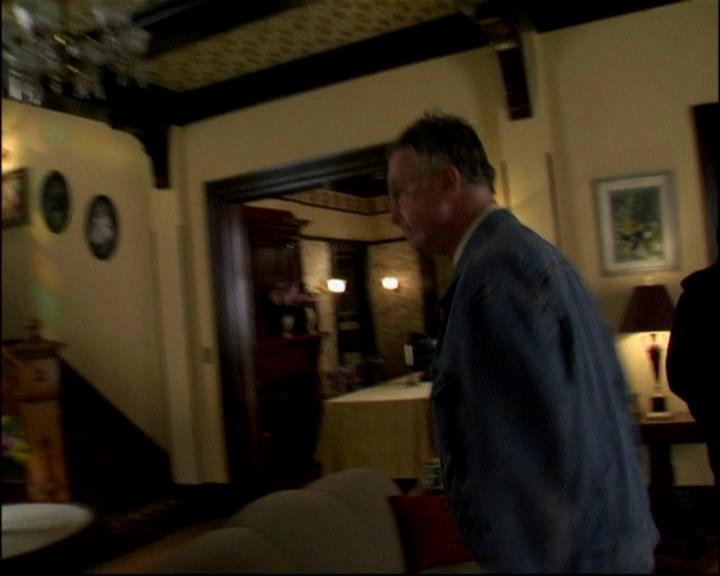 Charmed-Online-dot-ToTheManorBorn0043.jpg Charmed-Online-dot-ToTheManorBorn0043.jpg