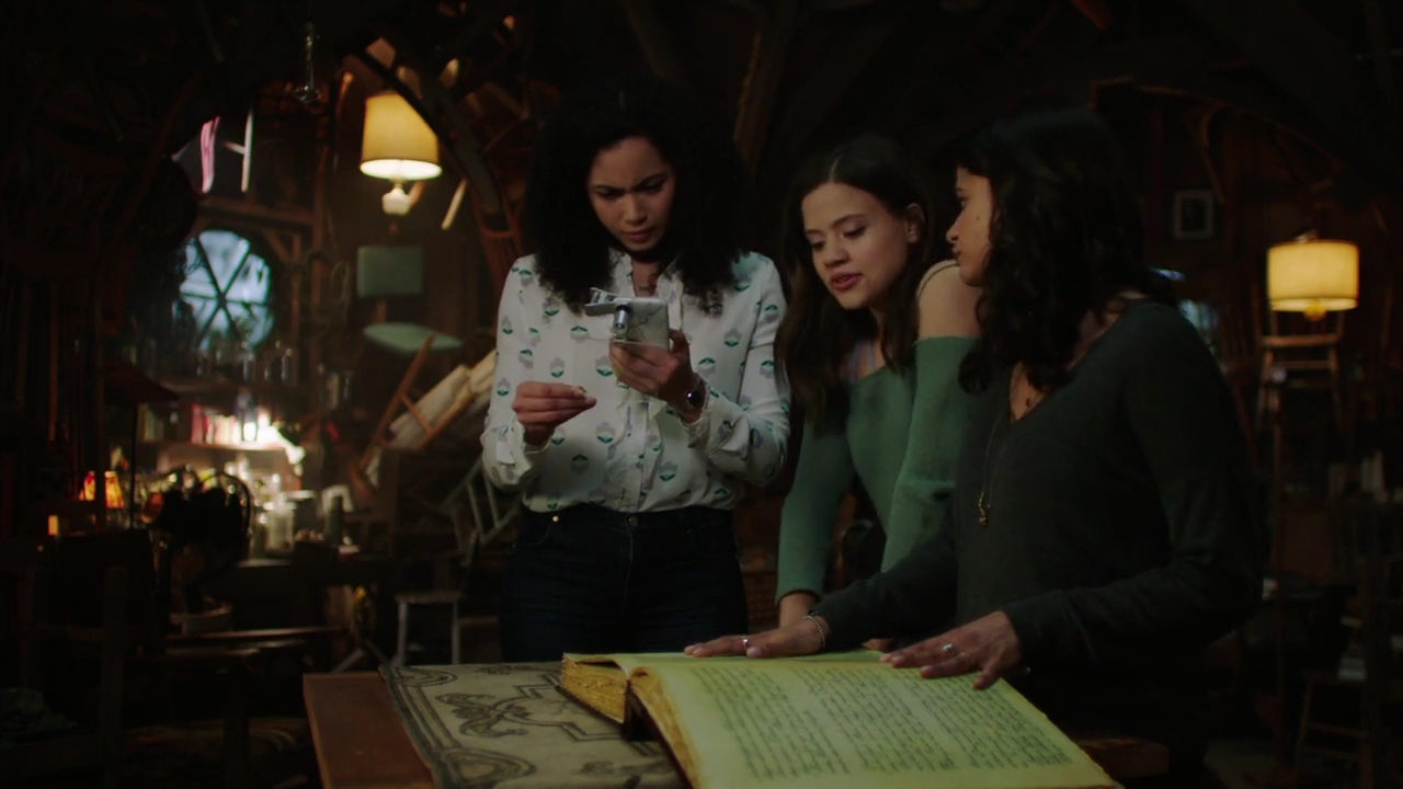 Charmed-Online-dot-nl_Charmed-1x01Pilot01527.jpg