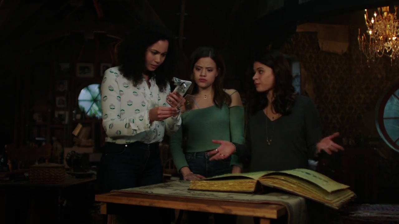 Charmed-Online-dot-nl_Charmed-1x01Pilot01542.jpg