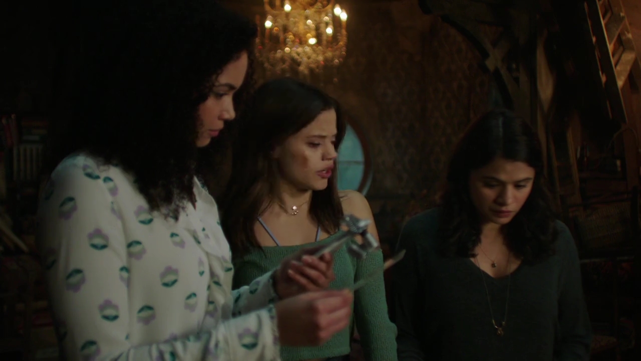 Charmed-Online-dot-nl_Charmed-1x01Pilot01543.jpg