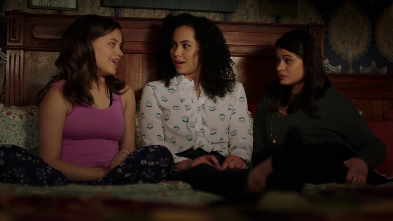 Charmed-Online-dot-nl_Charmed-1x01Pilot02043.jpg