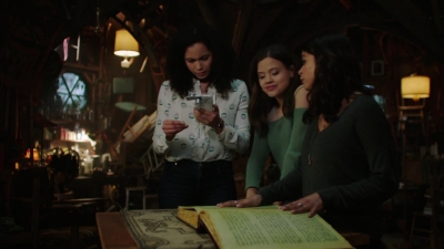 Charmed-Online-dot-nl_Charmed-1x01Pilot01528.jpg