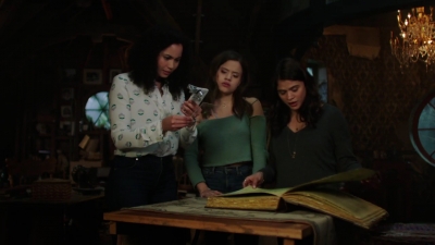 Charmed-Online-dot-nl_Charmed-1x01Pilot01540.jpg