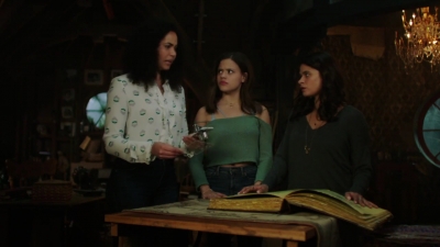 Charmed-Online-dot-nl_Charmed-1x01Pilot01557.jpg