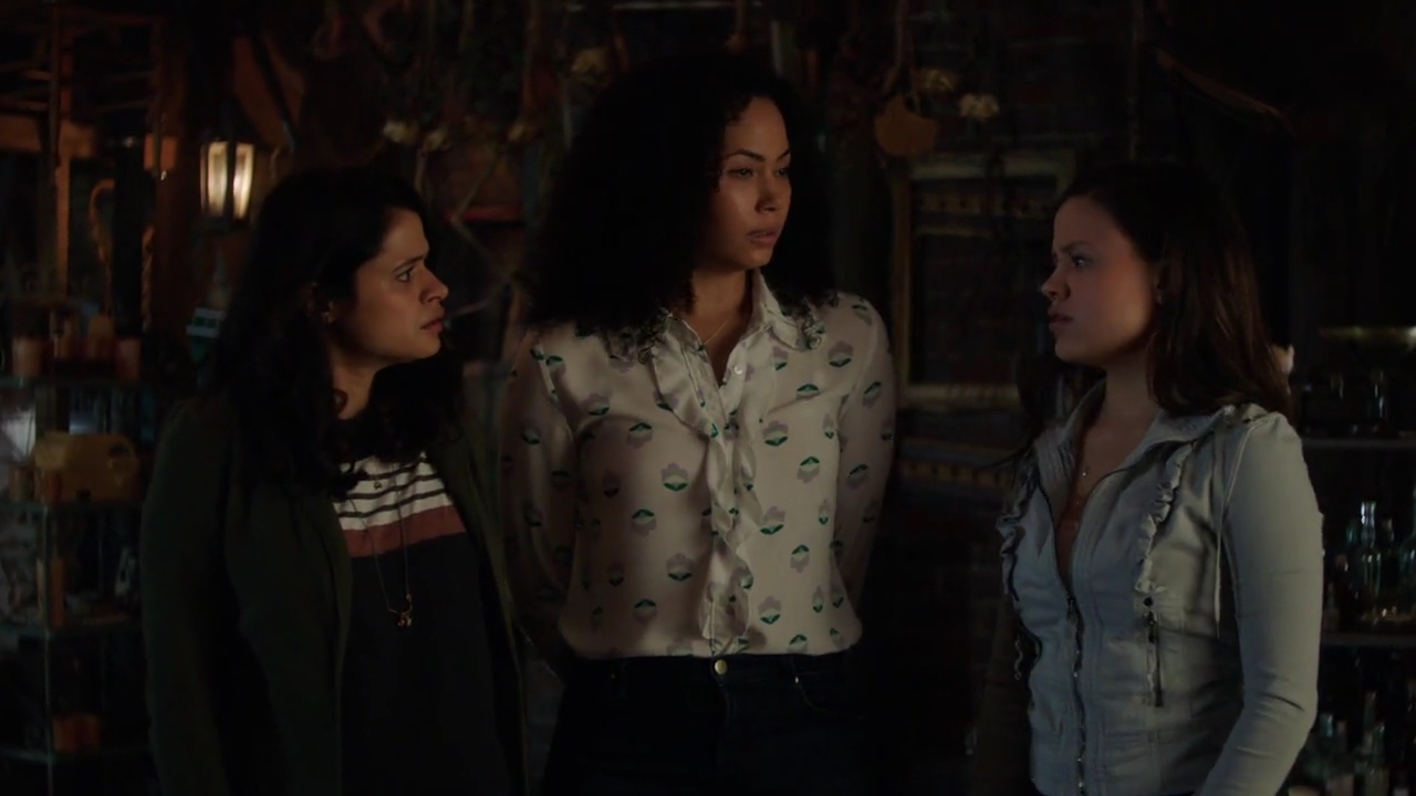 Charmed-Online-dot-nl_Charmed-1x02LetThisMotherOut00131.jpg