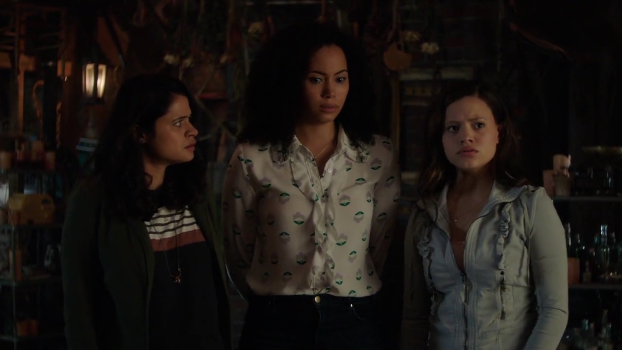 Charmed-Online-dot-nl_Charmed-1x02LetThisMotherOut00132.jpg