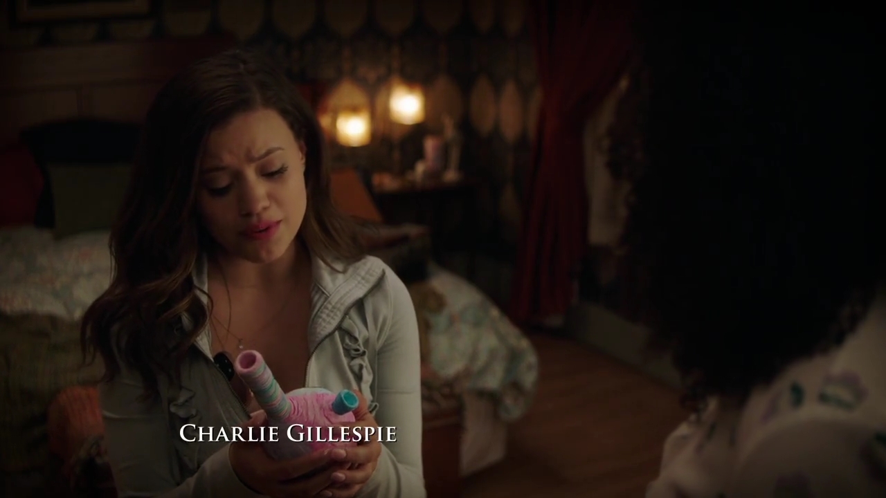 Charmed-Online-dot-nl_Charmed-1x02LetThisMotherOut00192.jpg