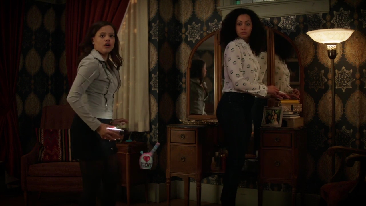 Charmed-Online-dot-nl_Charmed-1x02LetThisMotherOut00199.jpg