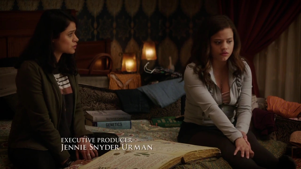 Charmed-Online-dot-nl_Charmed-1x02LetThisMotherOut00282.jpg