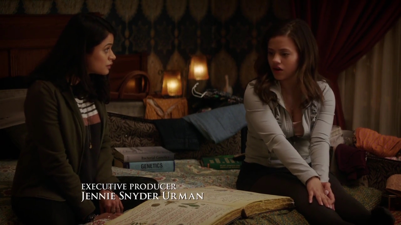 Charmed-Online-dot-nl_Charmed-1x02LetThisMotherOut00284.jpg