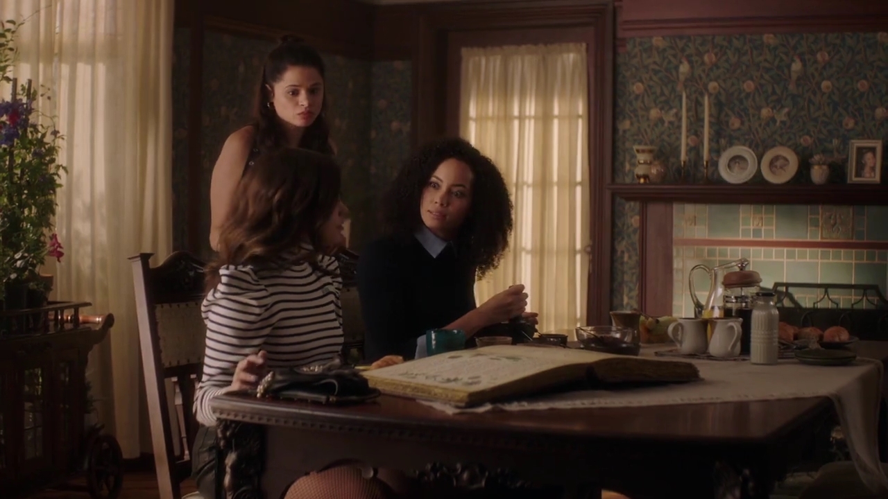 Charmed-Online-dot-nl_Charmed-1x02LetThisMotherOut00337.jpg