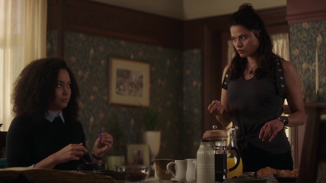 Charmed-Online-dot-nl_Charmed-1x02LetThisMotherOut00349.jpg