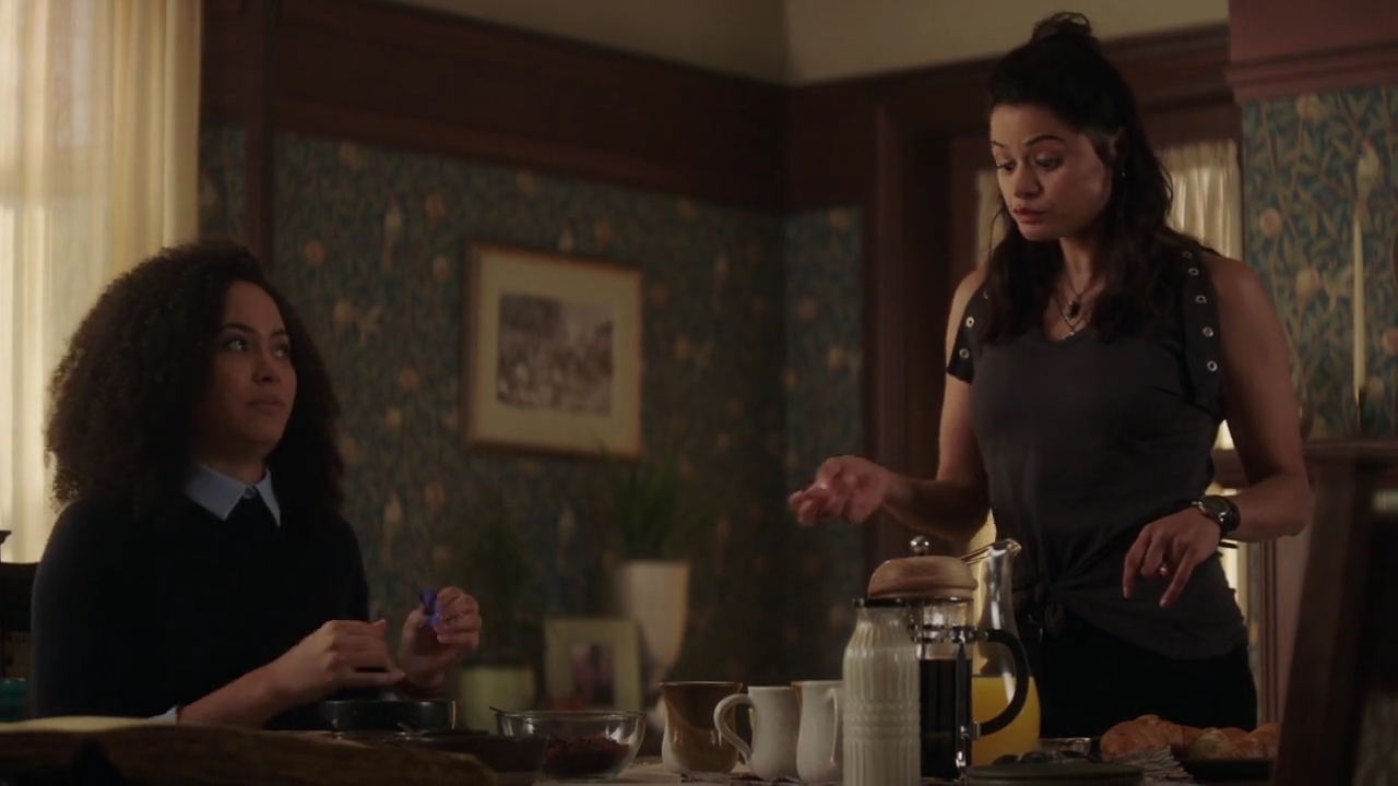 Charmed-Online-dot-nl_Charmed-1x02LetThisMotherOut00351.jpg