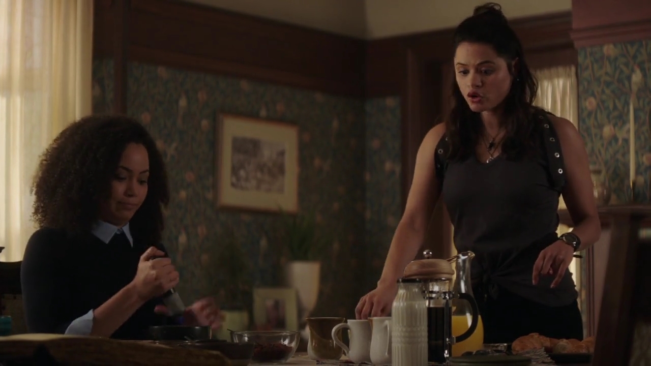 Charmed-Online-dot-nl_Charmed-1x02LetThisMotherOut00352.jpg