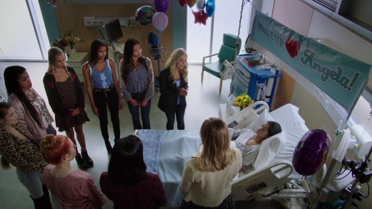 Charmed-Online-dot-nl_Charmed-1x02LetThisMotherOut00419.jpg
