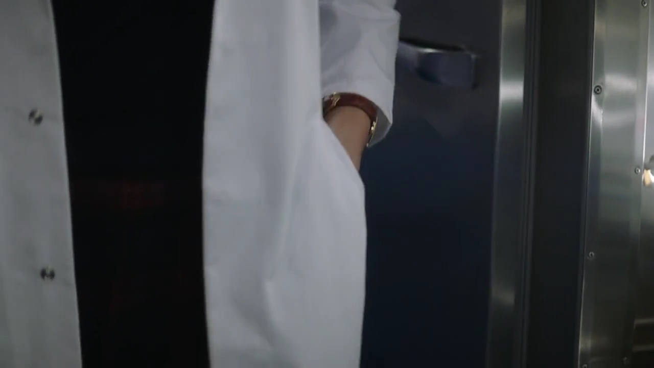 Charmed-Online-dot-nl_Charmed-1x02LetThisMotherOut00510.jpg