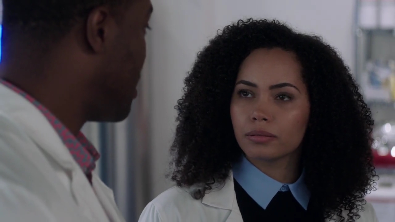 Charmed-Online-dot-nl_Charmed-1x02LetThisMotherOut00556.jpg
