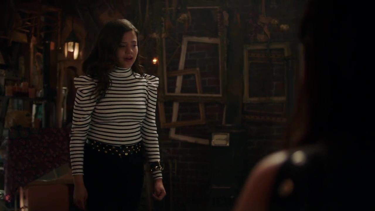 Charmed-Online-dot-nl_Charmed-1x02LetThisMotherOut00762.jpg