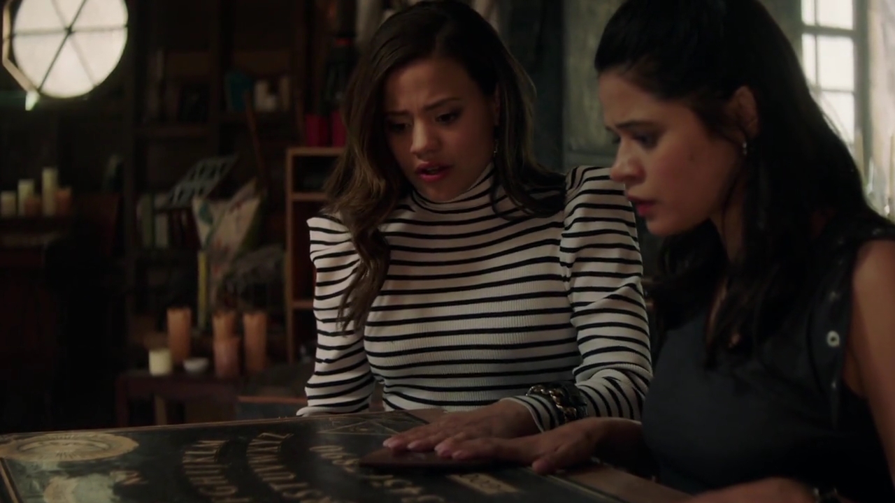 Charmed-Online-dot-nl_Charmed-1x02LetThisMotherOut00778.jpg