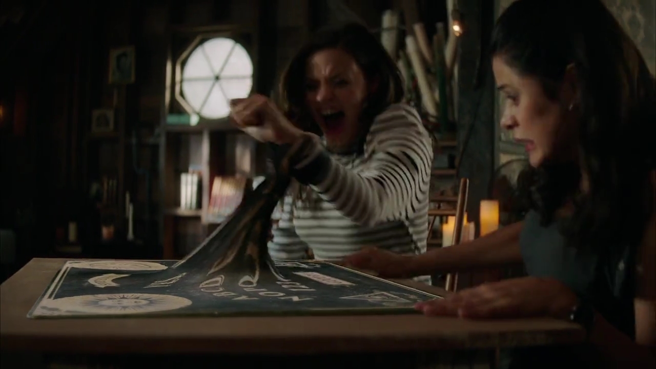 Charmed-Online-dot-nl_Charmed-1x02LetThisMotherOut00791.jpg