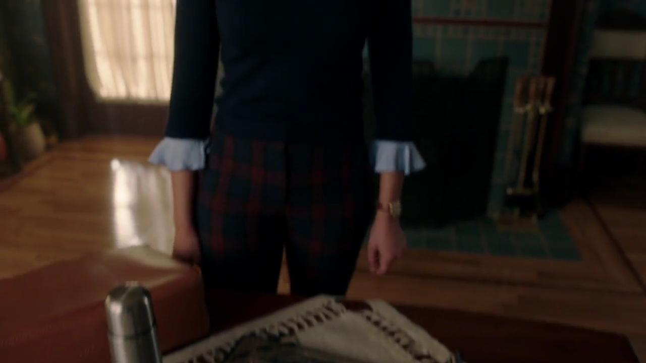 Charmed-Online-dot-nl_Charmed-1x02LetThisMotherOut00796.jpg