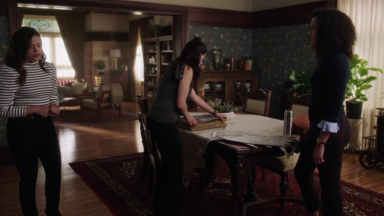Charmed-Online-dot-nl_Charmed-1x02LetThisMotherOut00805.jpg
