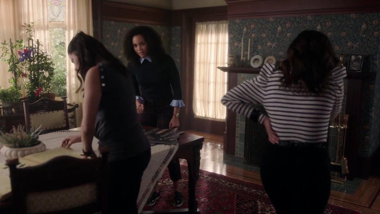 Charmed-Online-dot-nl_Charmed-1x02LetThisMotherOut00807.jpg