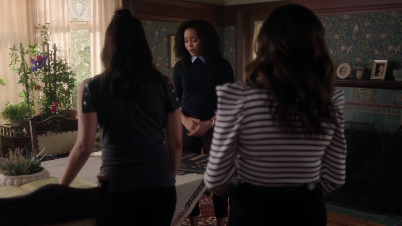 Charmed-Online-dot-nl_Charmed-1x02LetThisMotherOut00826.jpg