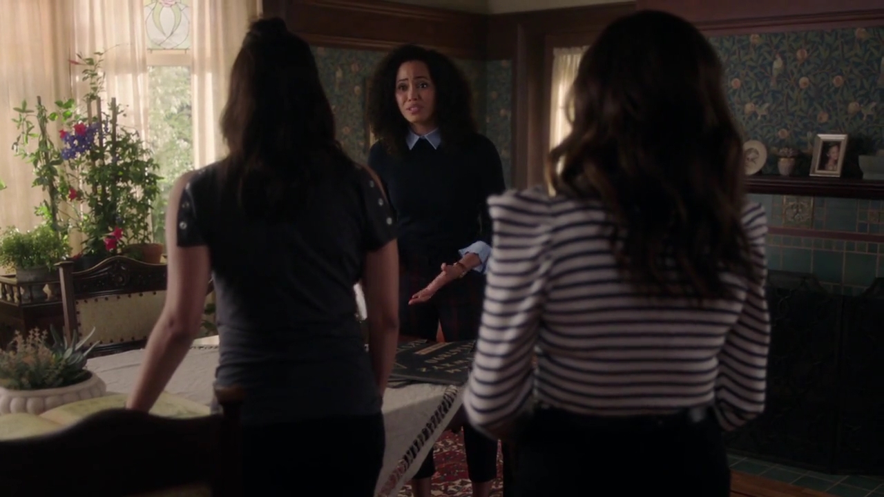 Charmed-Online-dot-nl_Charmed-1x02LetThisMotherOut00828.jpg