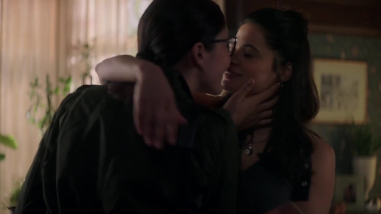 Charmed-Online-dot-nl_Charmed-1x02LetThisMotherOut00949.jpg