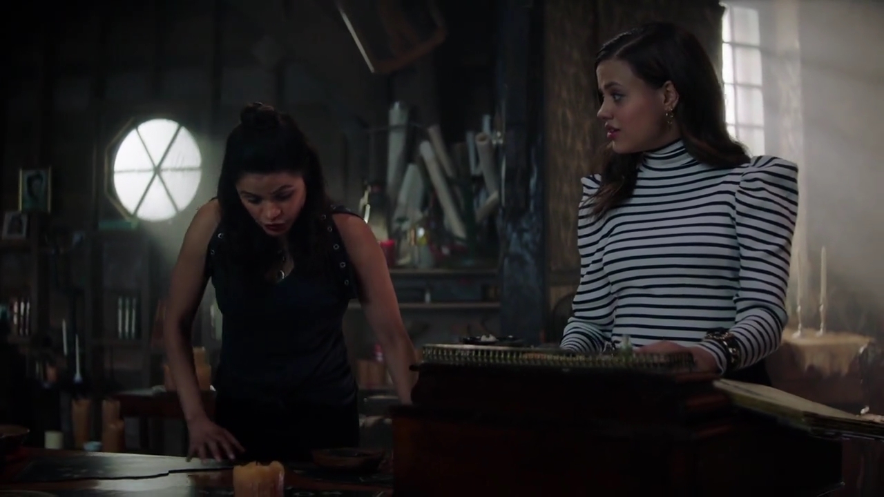 Charmed-Online-dot-nl_Charmed-1x02LetThisMotherOut01048.jpg