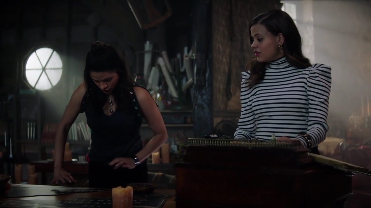 Charmed-Online-dot-nl_Charmed-1x02LetThisMotherOut01049.jpg