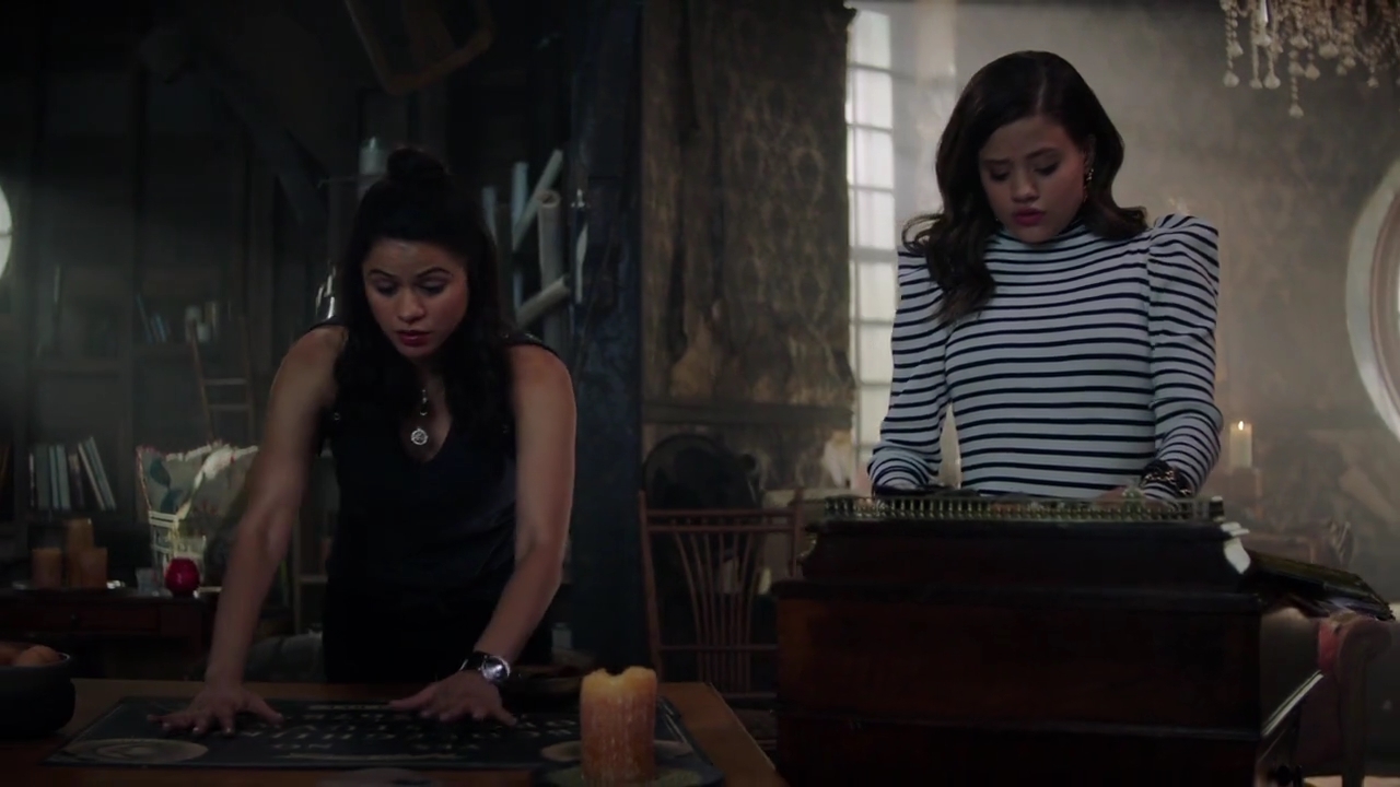 Charmed-Online-dot-nl_Charmed-1x02LetThisMotherOut01052.jpg