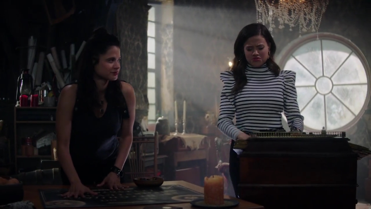 Charmed-Online-dot-nl_Charmed-1x02LetThisMotherOut01060.jpg