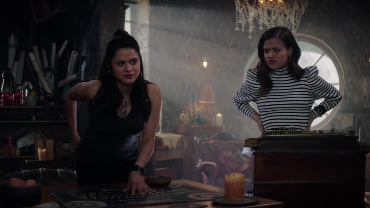 Charmed-Online-dot-nl_Charmed-1x02LetThisMotherOut01062.jpg