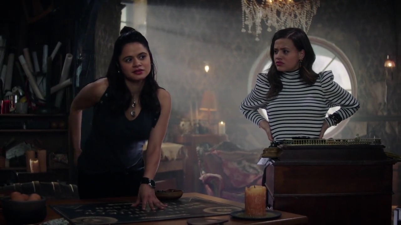 Charmed-Online-dot-nl_Charmed-1x02LetThisMotherOut01063.jpg