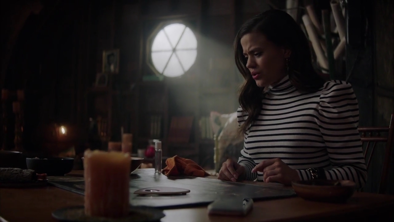 Charmed-Online-dot-nl_Charmed-1x02LetThisMotherOut01210.jpg