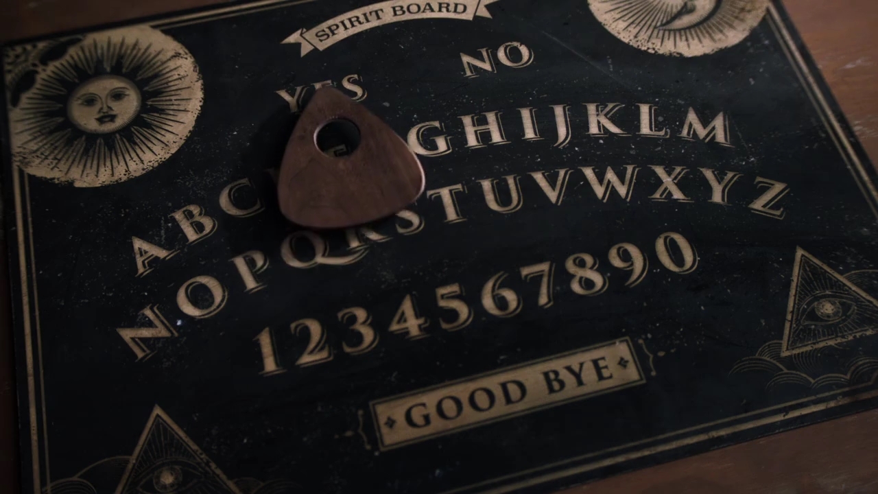 Charmed-Online-dot-nl_Charmed-1x02LetThisMotherOut01211.jpg